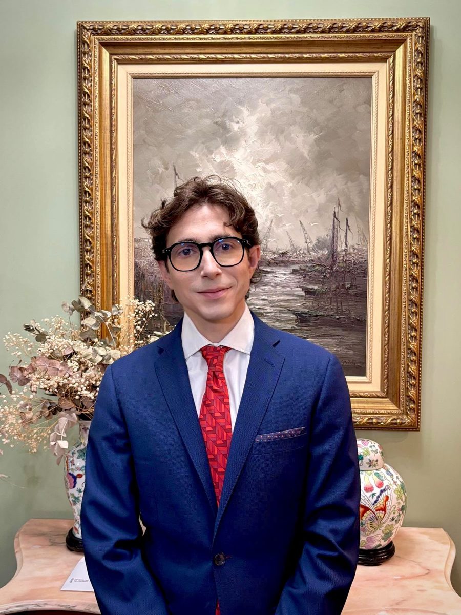 Rafael Lluch Martínez, abogado, en su despacho